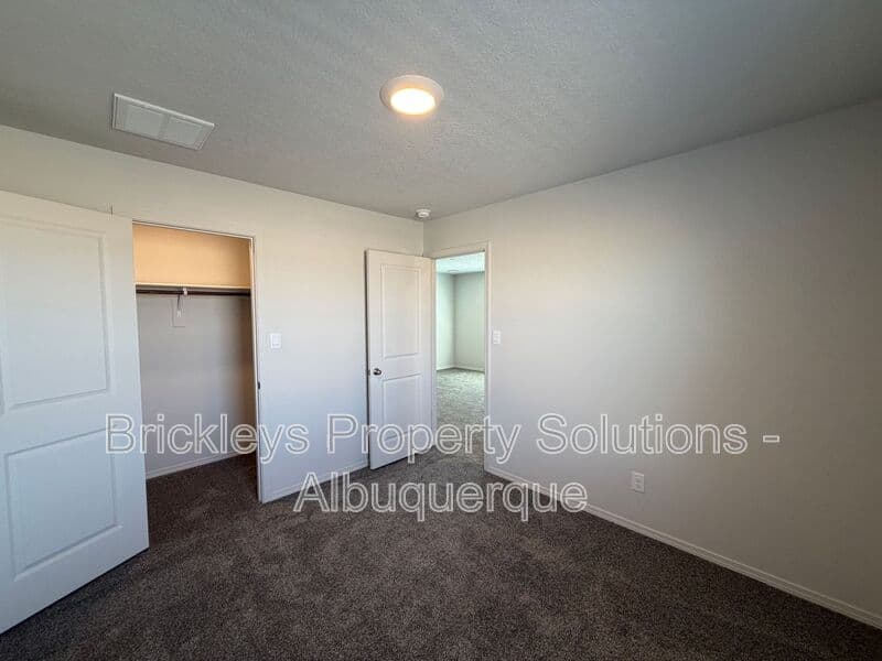 Albuquerque House: 6118 Chicago Dr SE