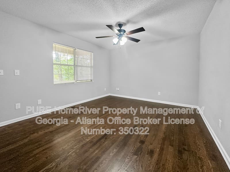 Acworth House: 555 Browning Cir