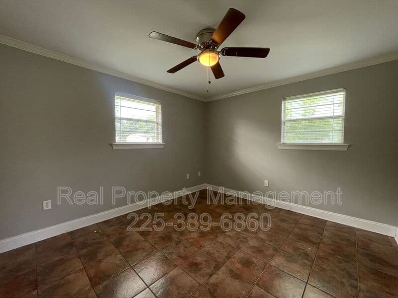 Baton Rouge House: 275 W Chalfont Dr.