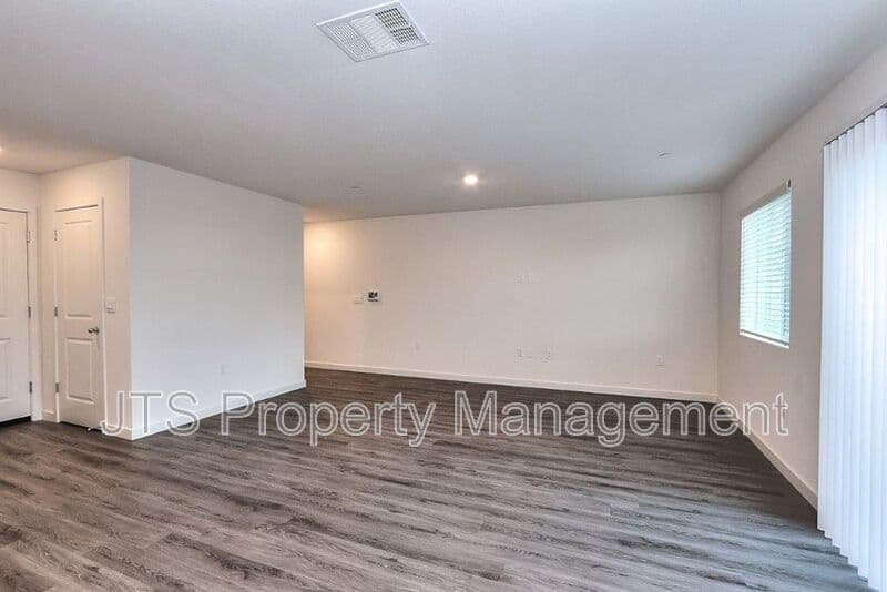 Roseville House: 2049 Shady Tree Circle