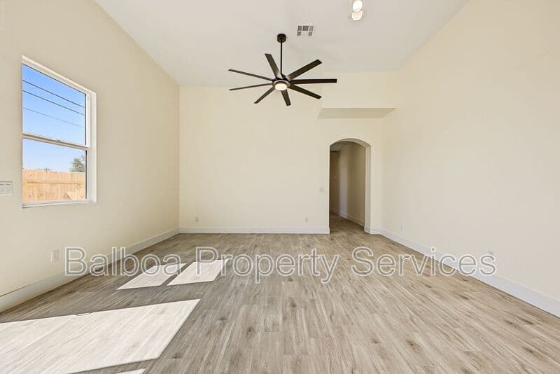 Buckeye Condo: 212 2nd Ave E