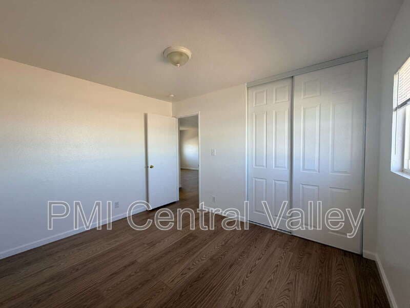 Manteca Condo: 111 North Walnut Avenue