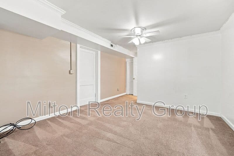 Four Oaks Condo: 101 E. Woodall St.