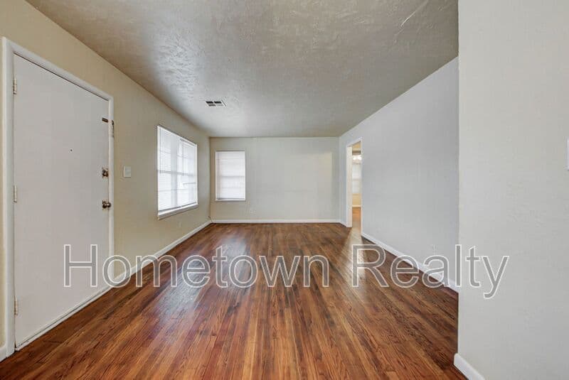 Oklahoma City House: 7201 S Walker Ave