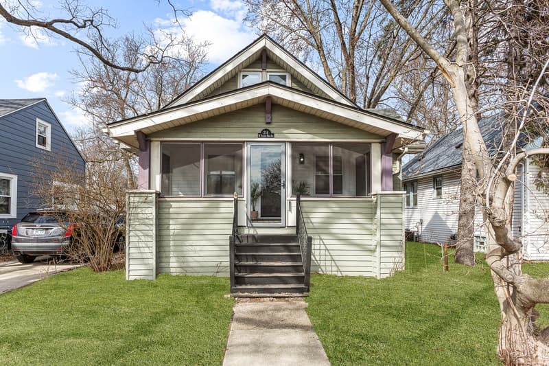 Royal Oak House: 214 West Twelve Mile Road