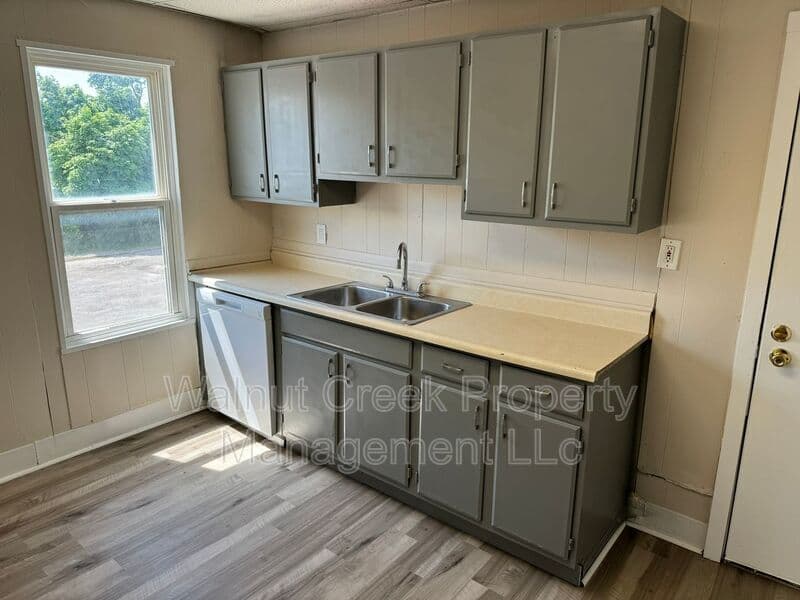 Lorain Condo: 203 Flordia