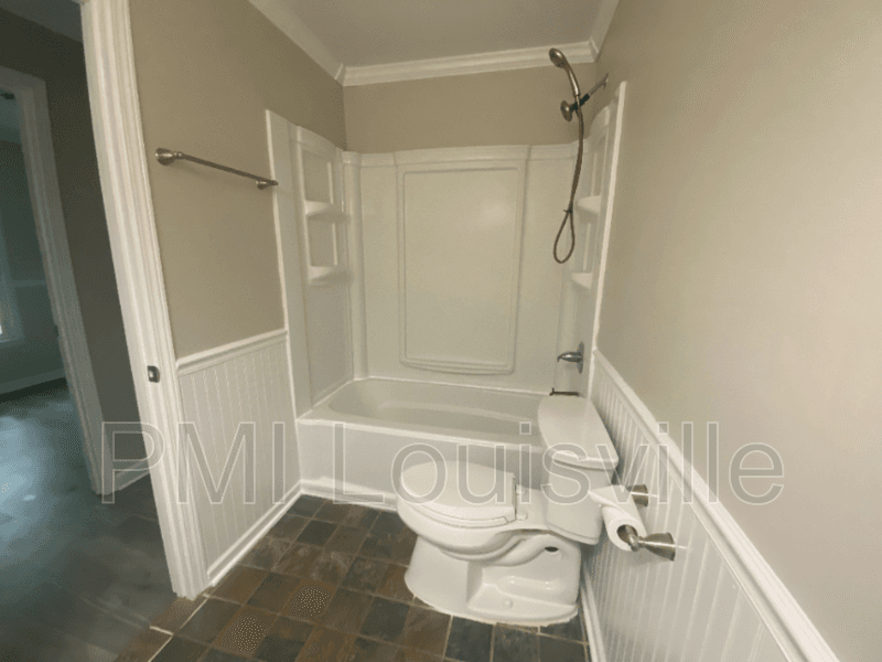 Crestwood House: 1015 W Moody Ln MK