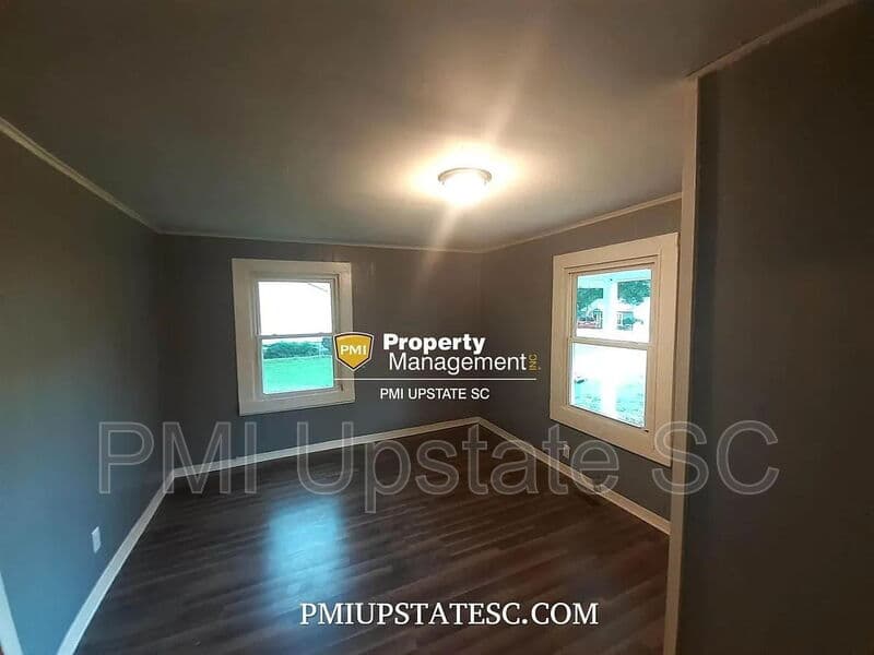Wellford House: 143 Forrest St