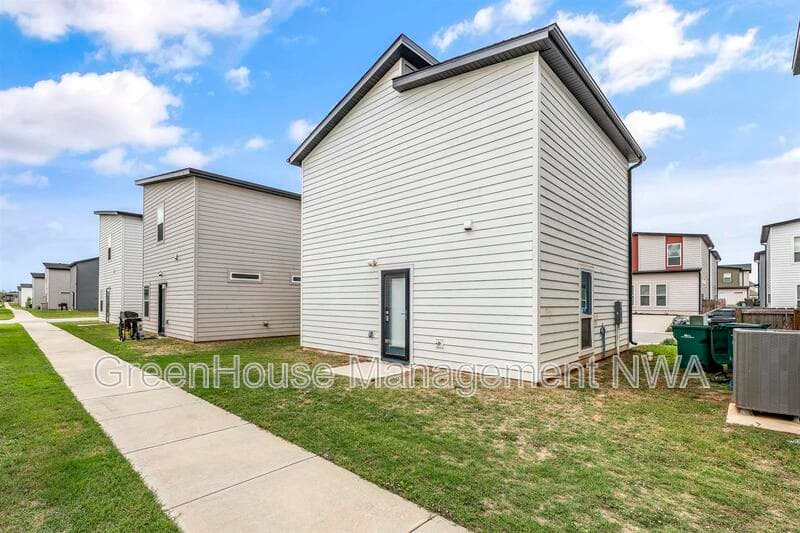 Bentonville House: 1041 Ventnor Ave