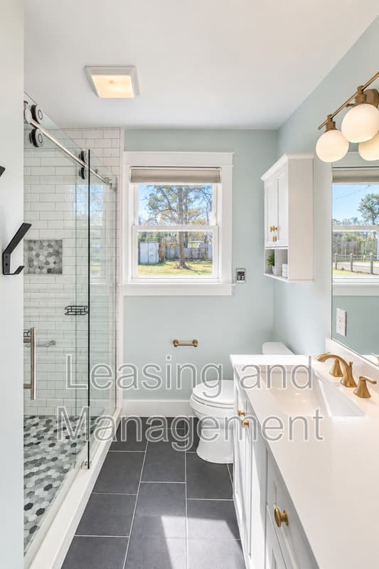 Charleston House: 823 Jordan Street