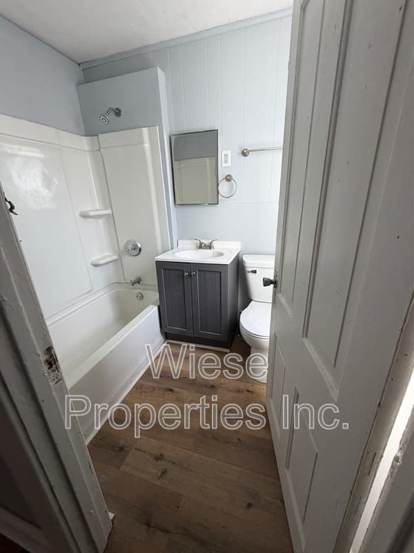 Springfield Condo: 118 North Walnut Street - D