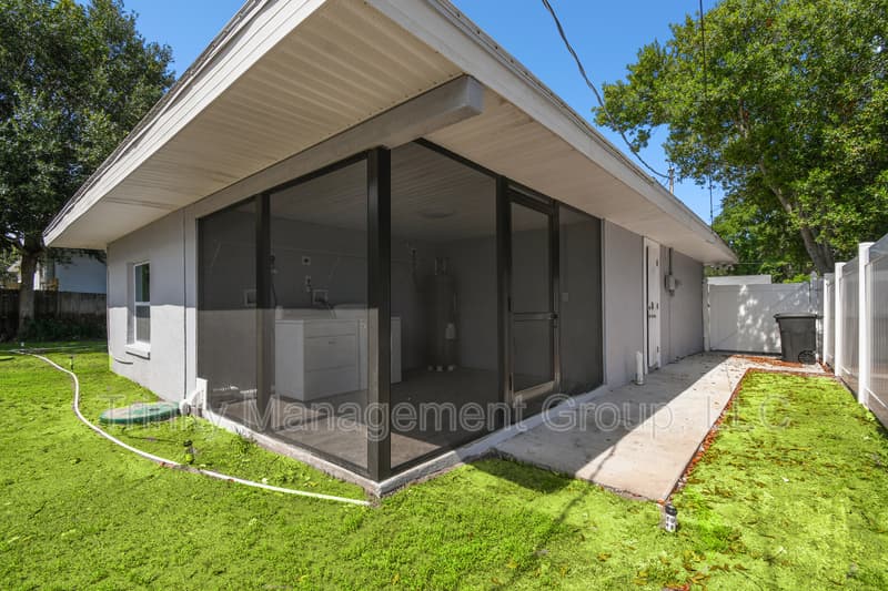 Dunedin House: 1051 Dogwood Drive - Room 1