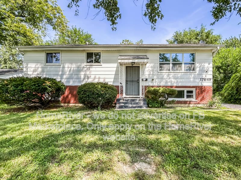Country Club Hills House: 17849 John Ave
