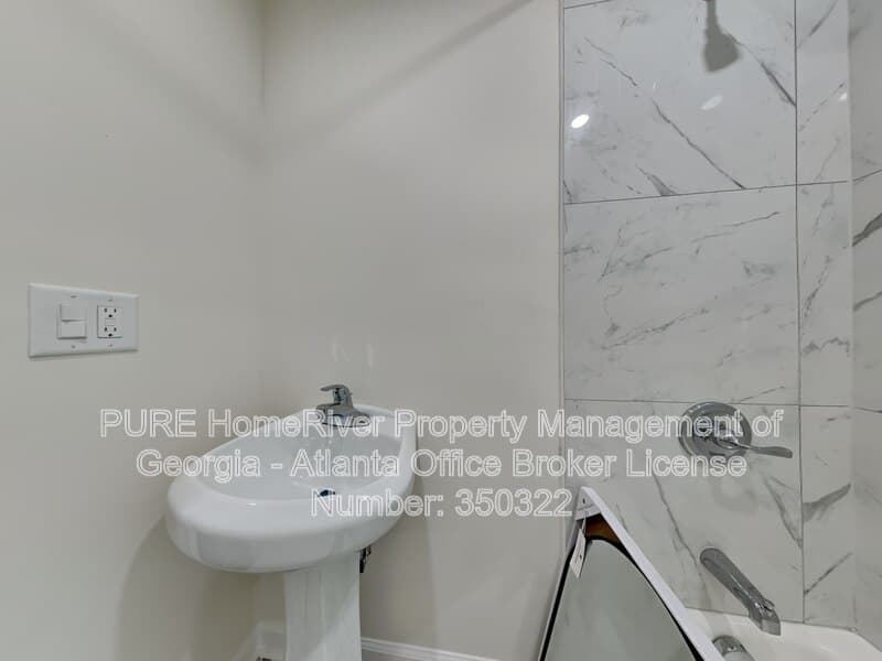 Atlanta House: 1127 Valley View Rd SE