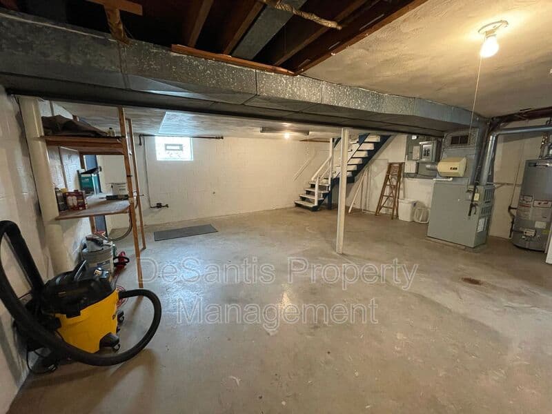 Pittsburgh House: 157 Merritt Avenue