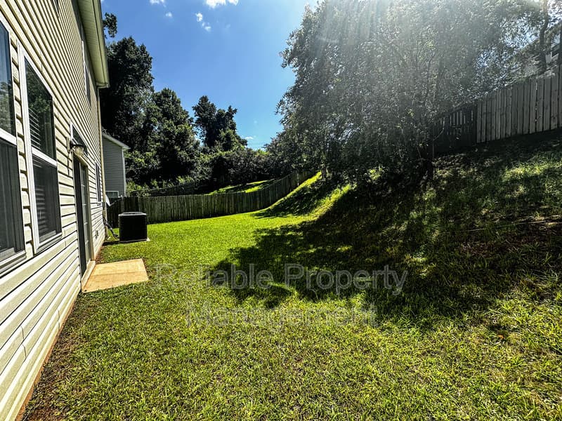 Clayton House: 136 Smart Ct