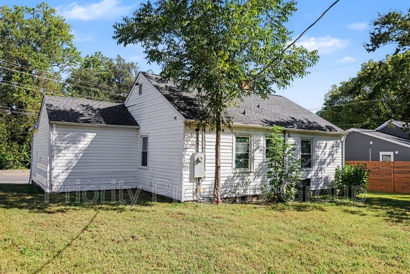 Charlotte House: 1317 Remount Road