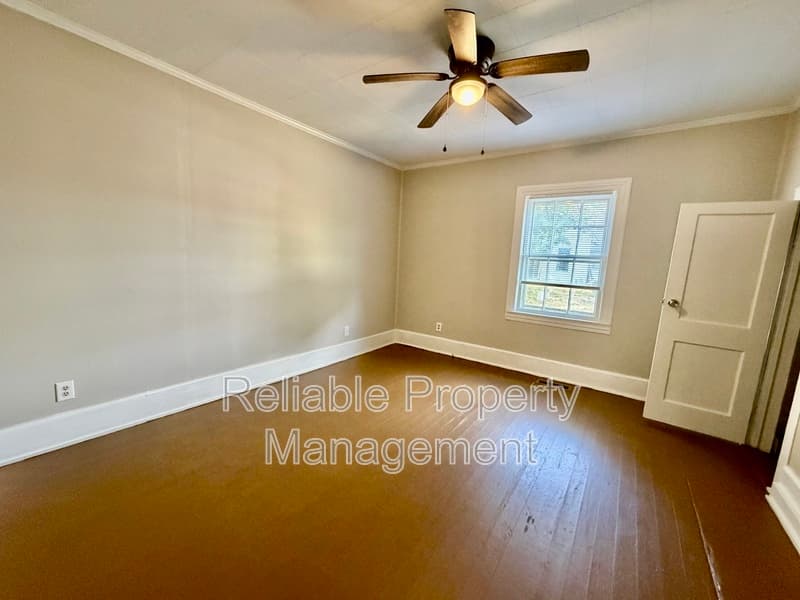 Clayton House: 525 E Main St