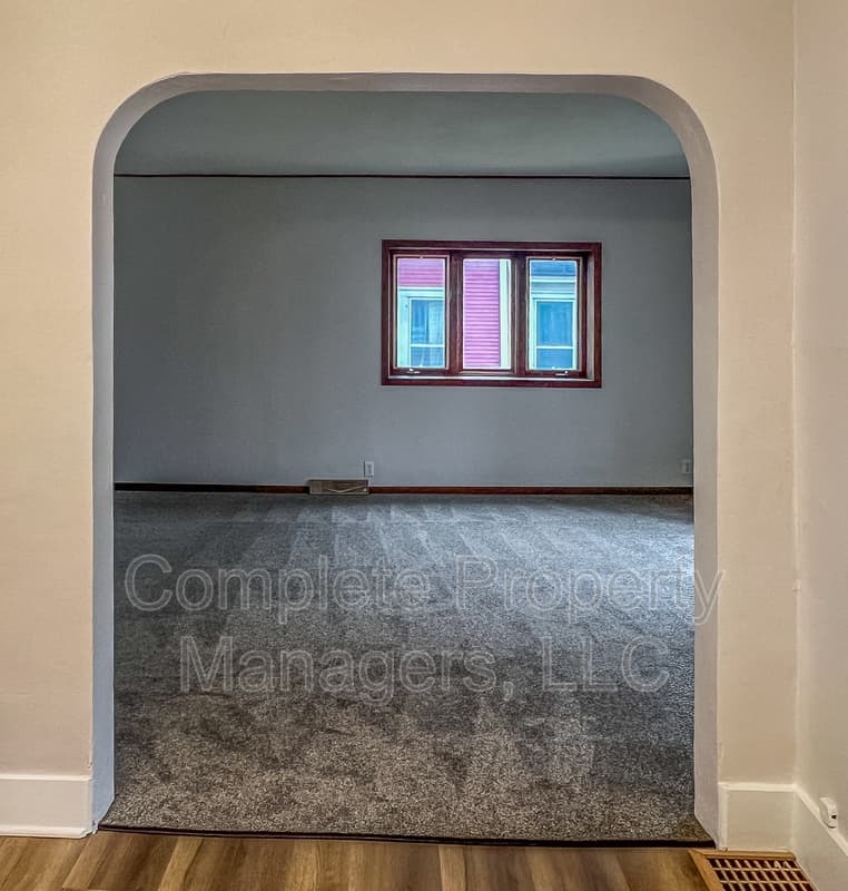 Owatonna House: 118 Franklin Avenue