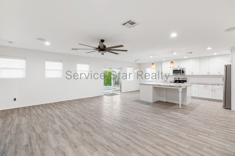 Chandler House: 1113 W Oakland St