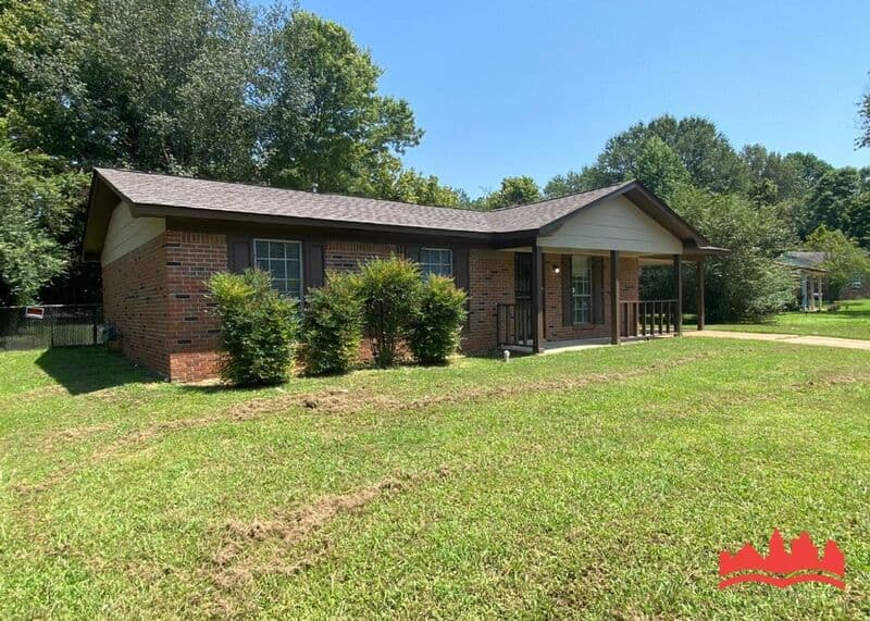 Horn Lake House: 5870 Jackson Dr