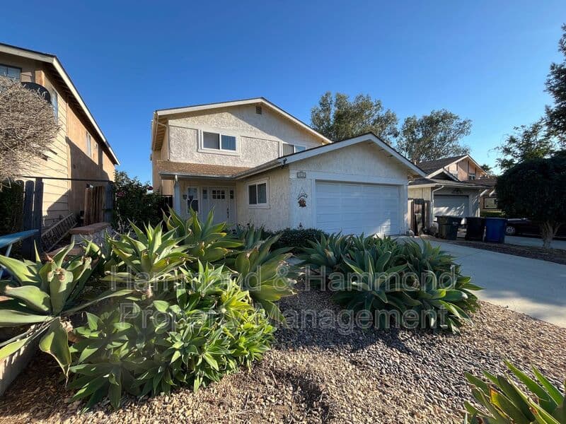 Thousand Oaks House: 832 Masterson Dr