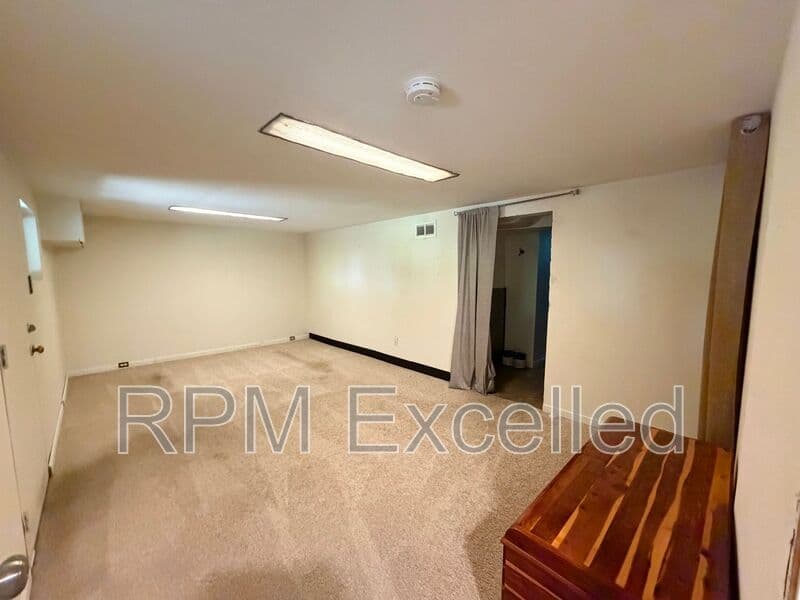 Kent House: 24625 148th Ave SE