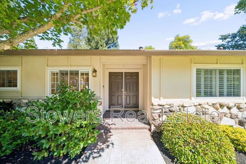 Danville House: 132 Glen Ct