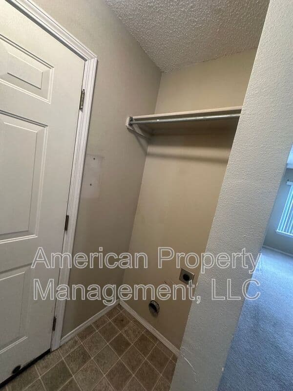 Bartlesville House: 4704 NE Wisconsin St