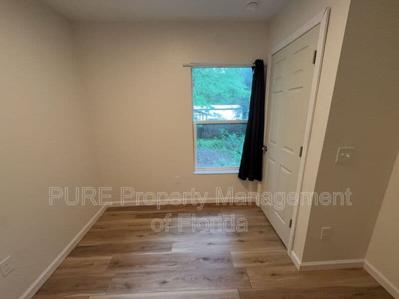 Williston House: 11330 NE 66th Lane