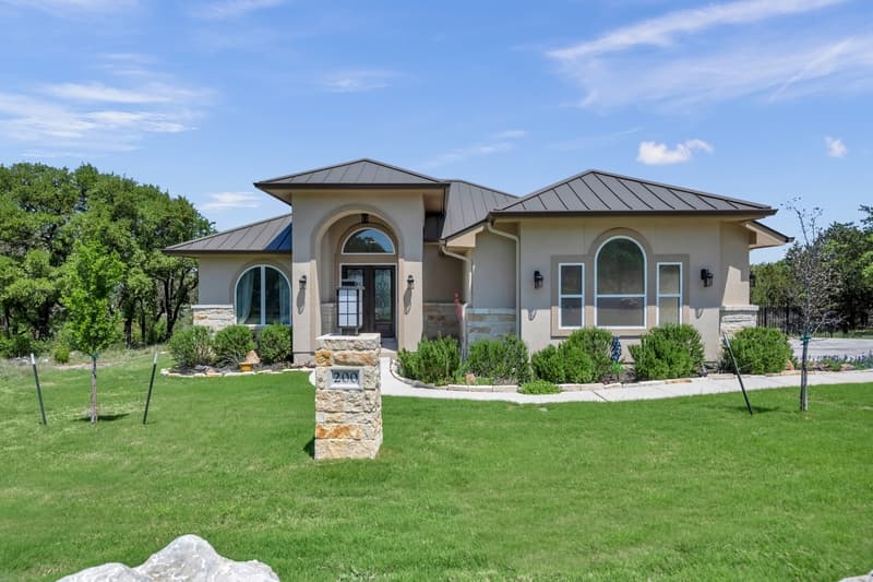 Horseshoe Bay House: 200 Mt Dew