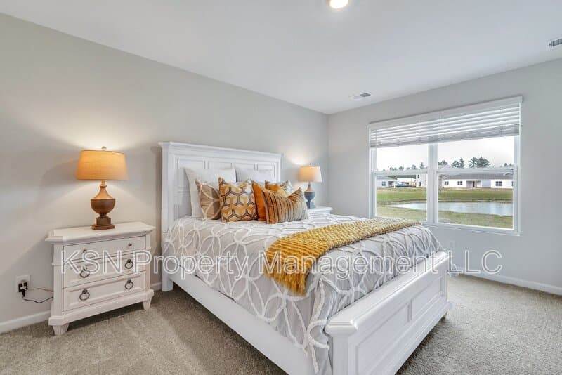 Bloomingdale House: 224 Skylark Rd