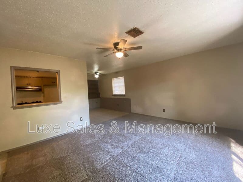 Midwest City House: 602 Royal Ave