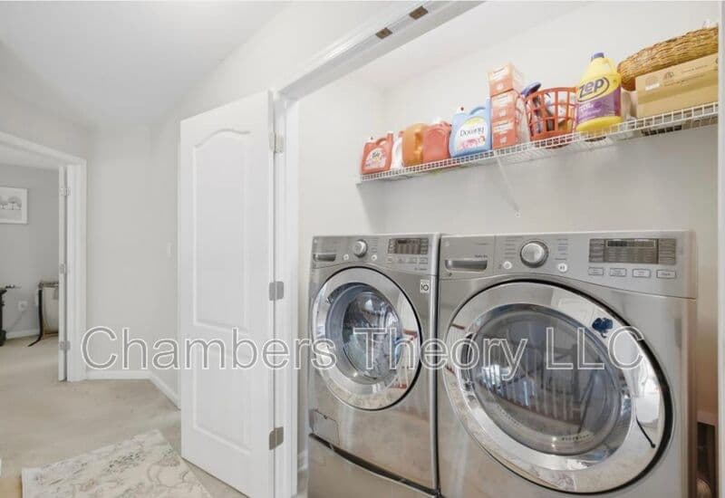 Woodbridge House: 3324 Eagle Ridge Dr