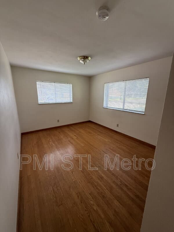 St. Louis Apartment: 4838 South Broadway Street Unit B
