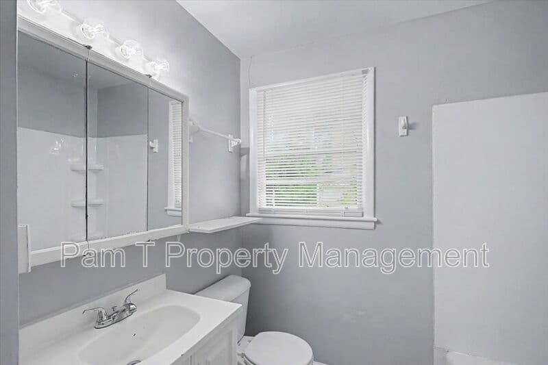 Savannah House: 2619-A Livingston Ave.