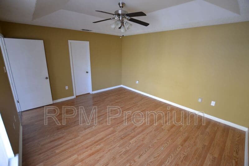 Baton Rouge House: 2136 S Flannery Rd.