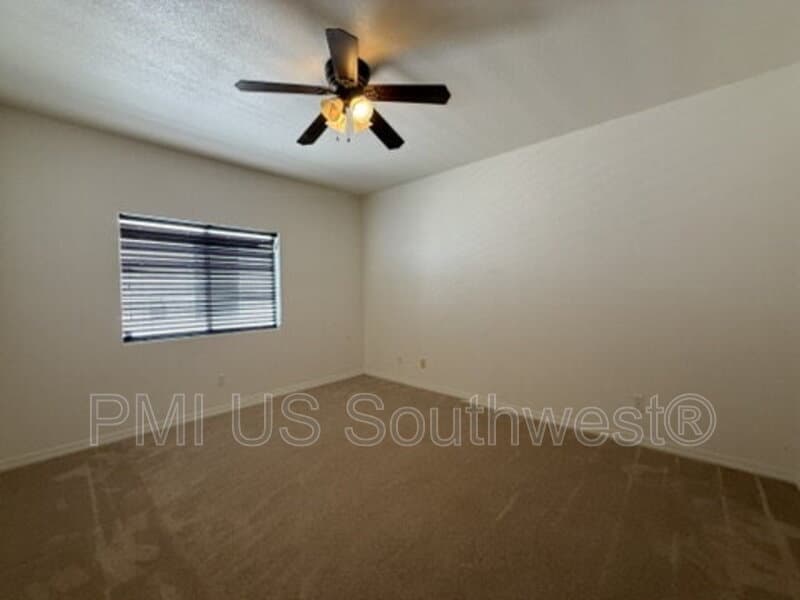 Fort Mohave House: 2060 Mesa Verde Way
