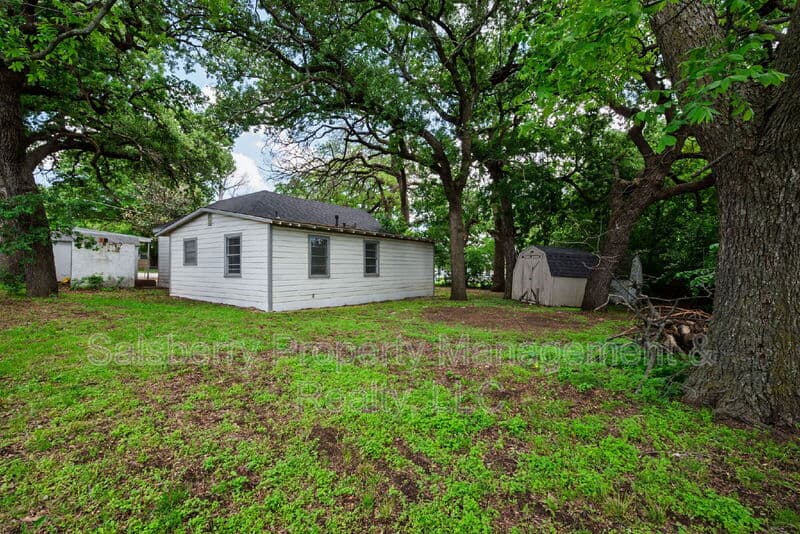 Weatherford House: 107 Windsor Court