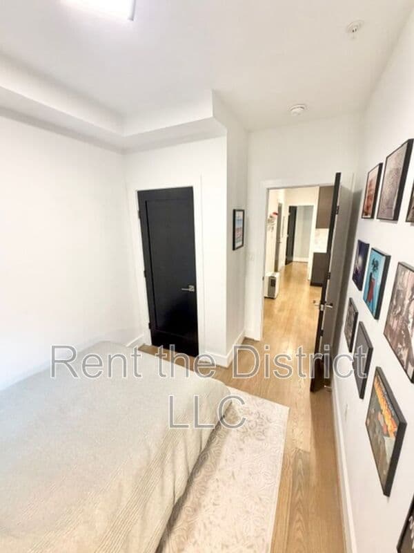 Washington Condo: 2615 University Place NW
