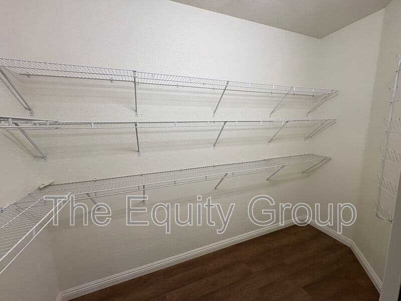 Visalia House: 2643 West Oakridge Ave