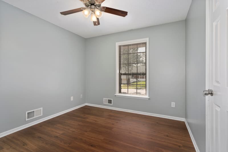 Lee's Summit House: 3513 NE Stanton St