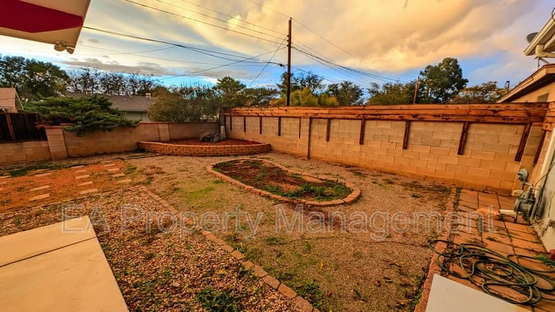 Albuquerque House: 2837 Palomas Dr NE