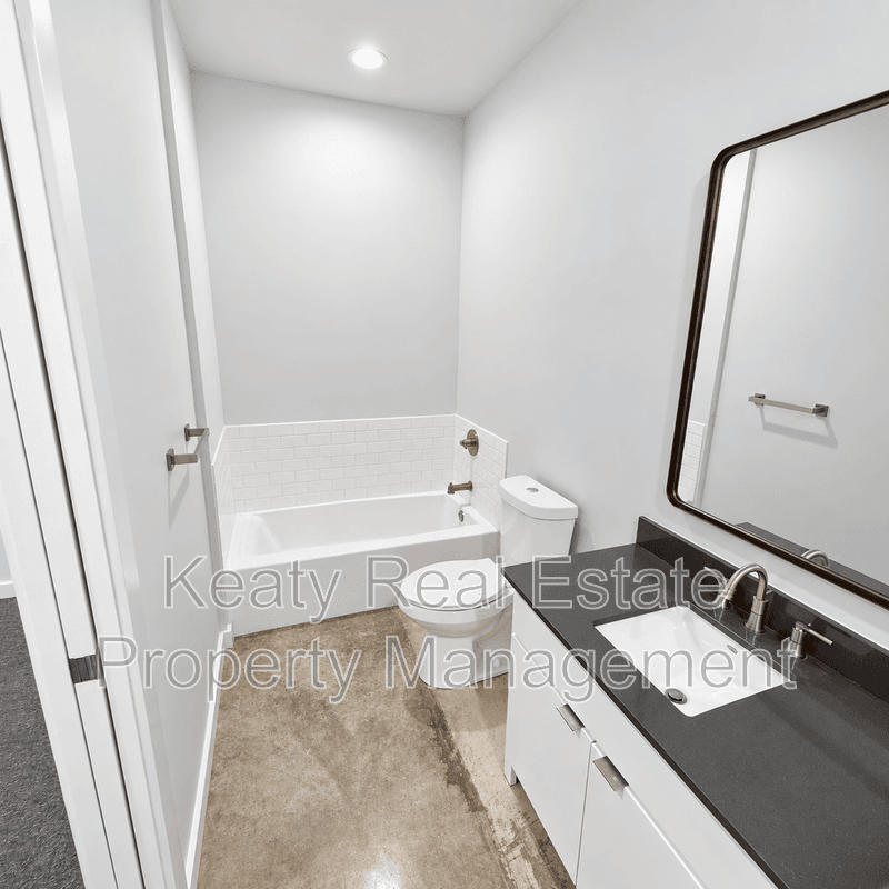 Lafayette House: 136 E Cypress St
