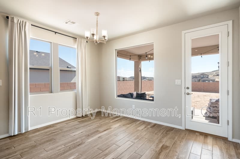 Los Lunas House: 3771 Santa Fe Trail