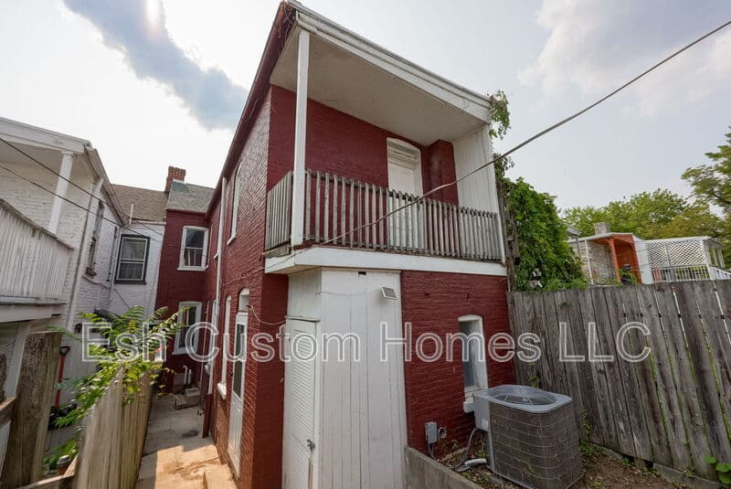 Lancaster House: 611 South Prince Street