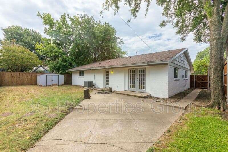Richardson House: 508 Lexington Ln