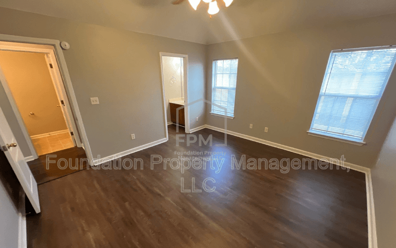 Memphis House: 9115 Cinderhill Cove West