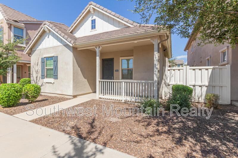 Gilbert House: 2244 S Annie Ln