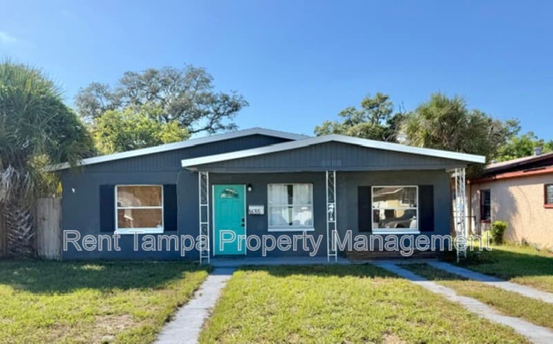 St. Petersburg House: 1635 40th Street South